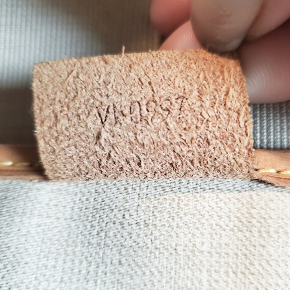 Louis Vuitton Excursion - Picture 8 of 12